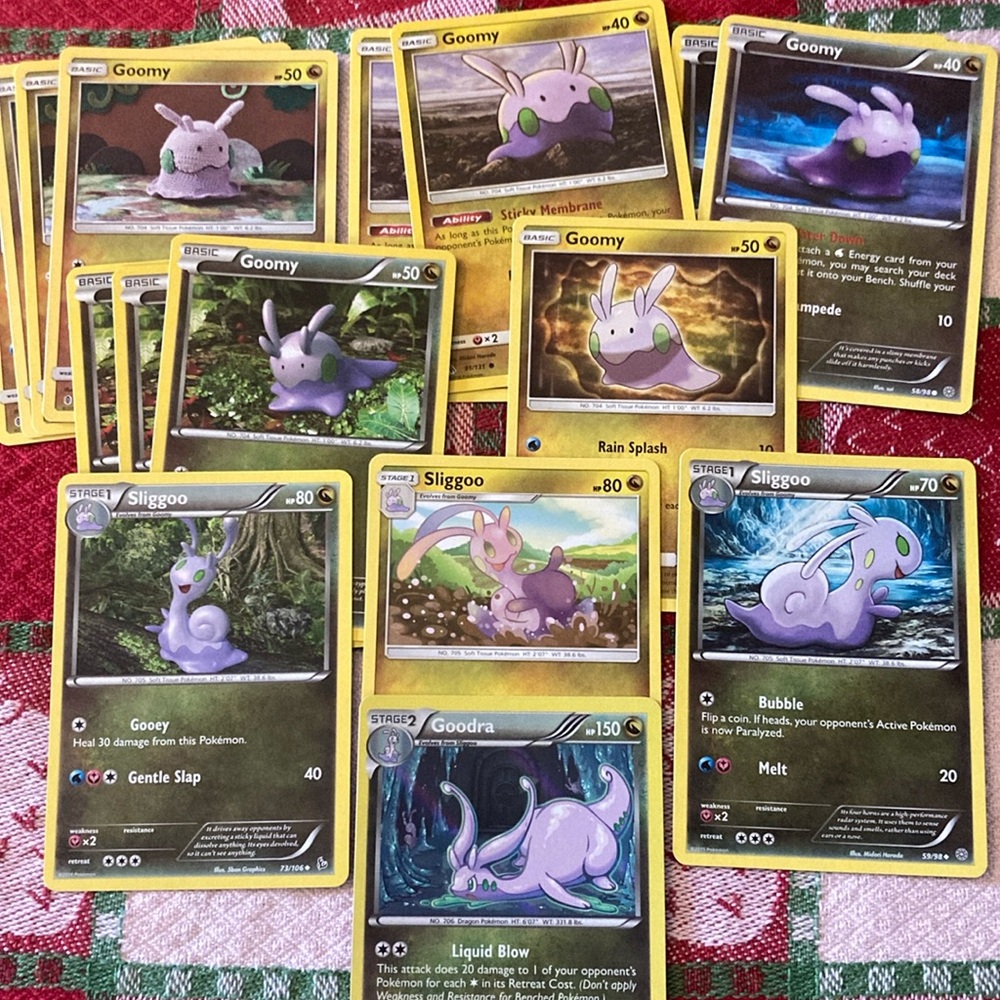 Pokémon TCG Goodra/Sliggoo/Goomy Bundle (16 Cards)